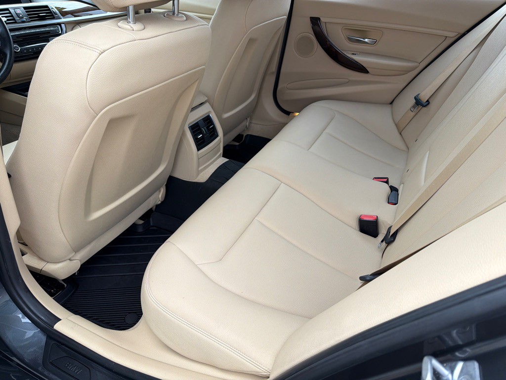2016 BMW 3 Series Image 6