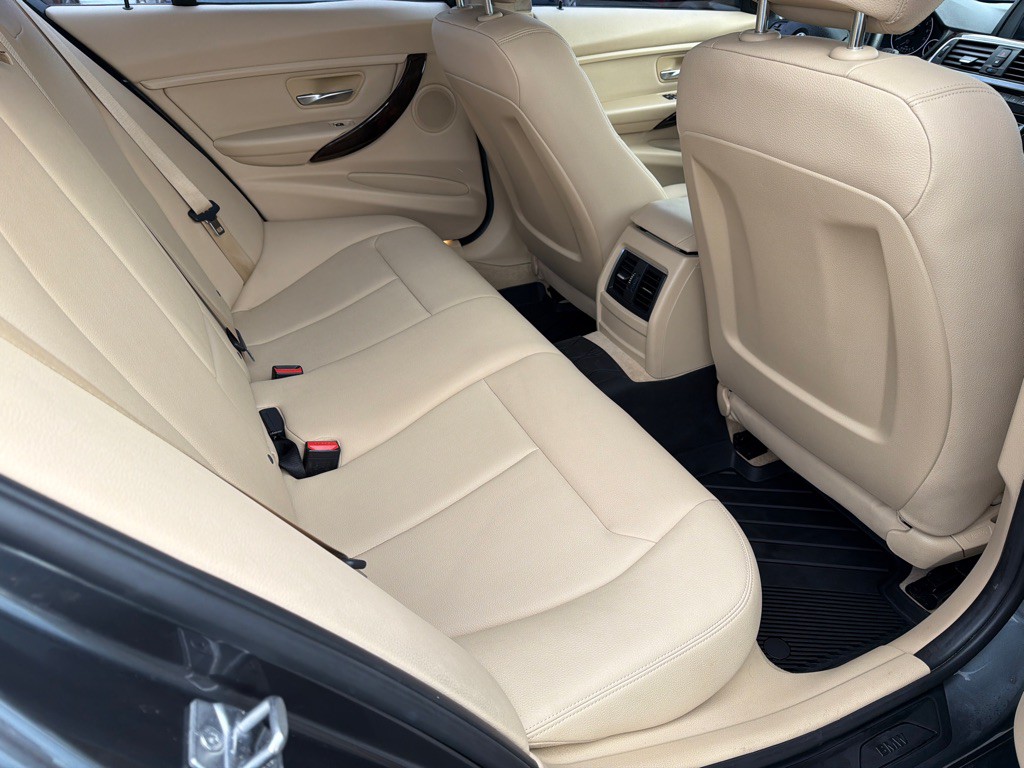 2016 BMW 3 Series Image 8