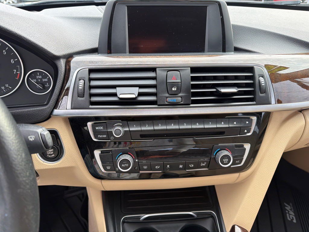 2016 BMW 3 Series Image 9