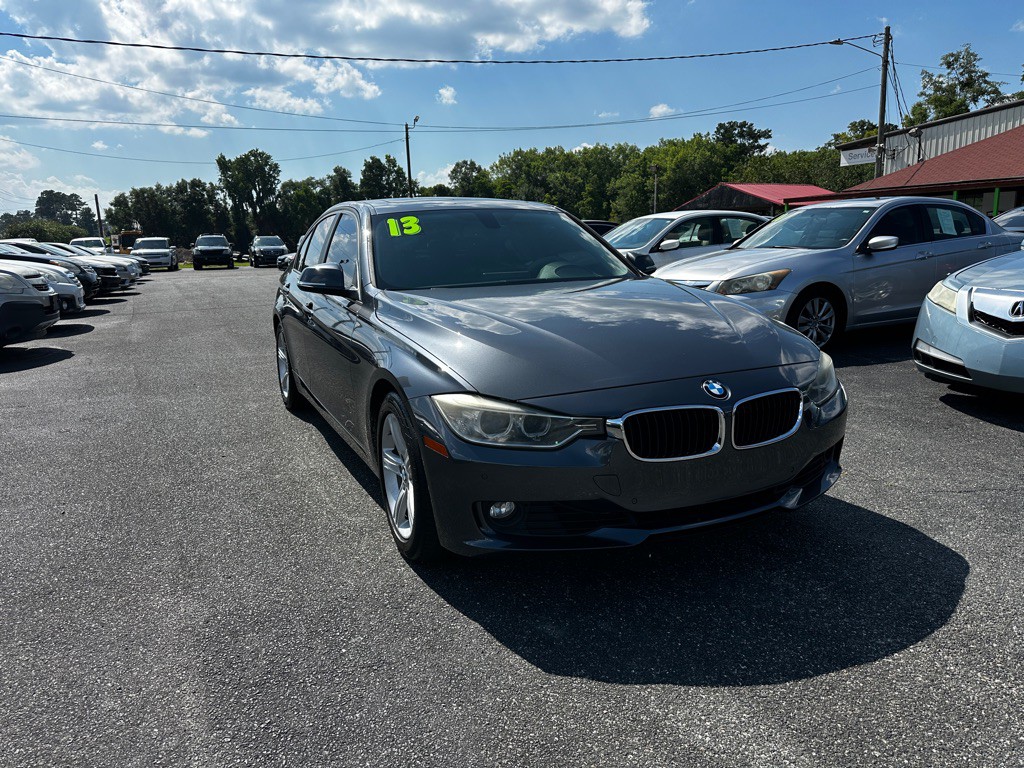2013 BMW 3 Series Image 2