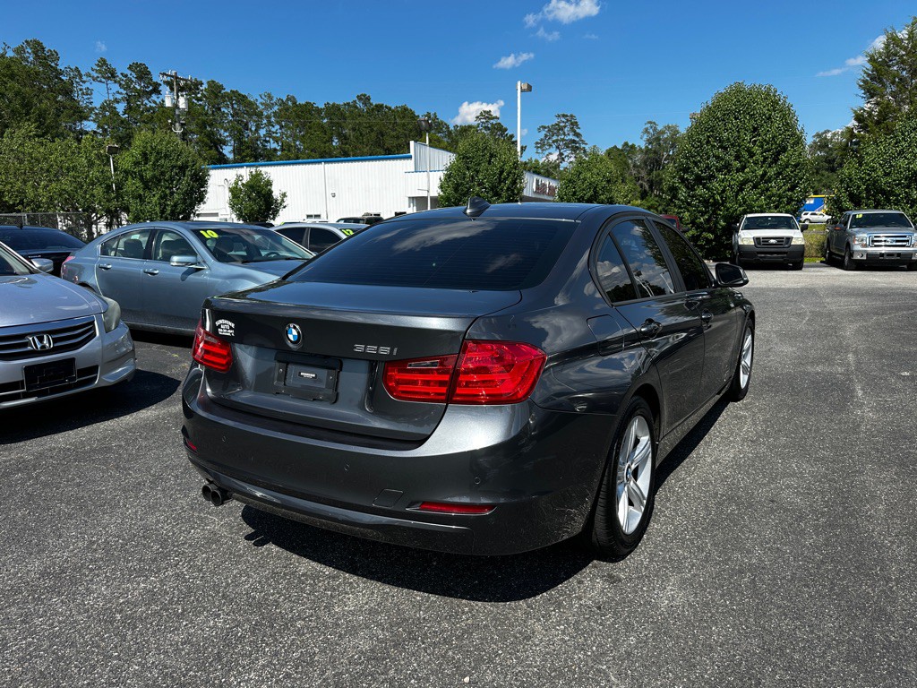 2013 BMW 3 Series Image 3