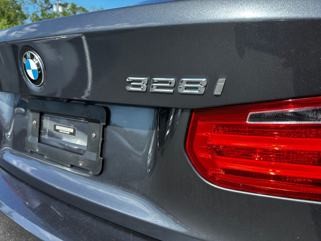 2013 BMW 3 Series Image 6