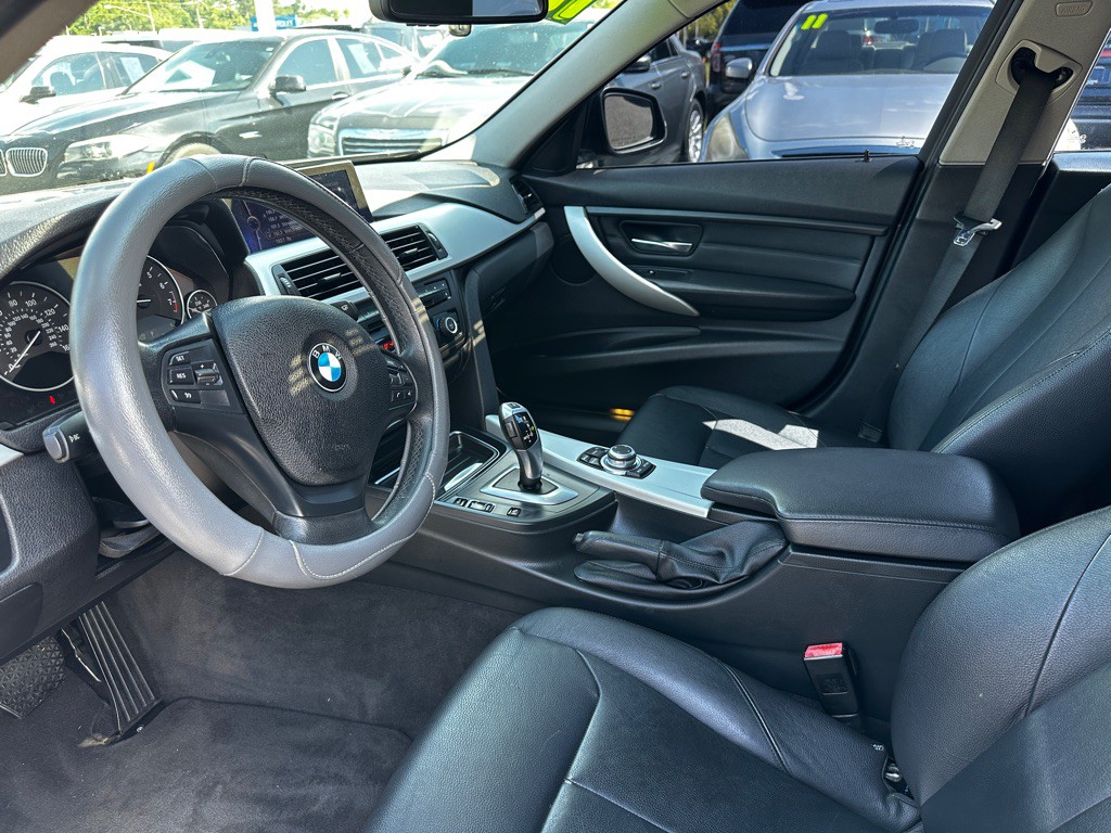 2013 BMW 3 Series Image 7