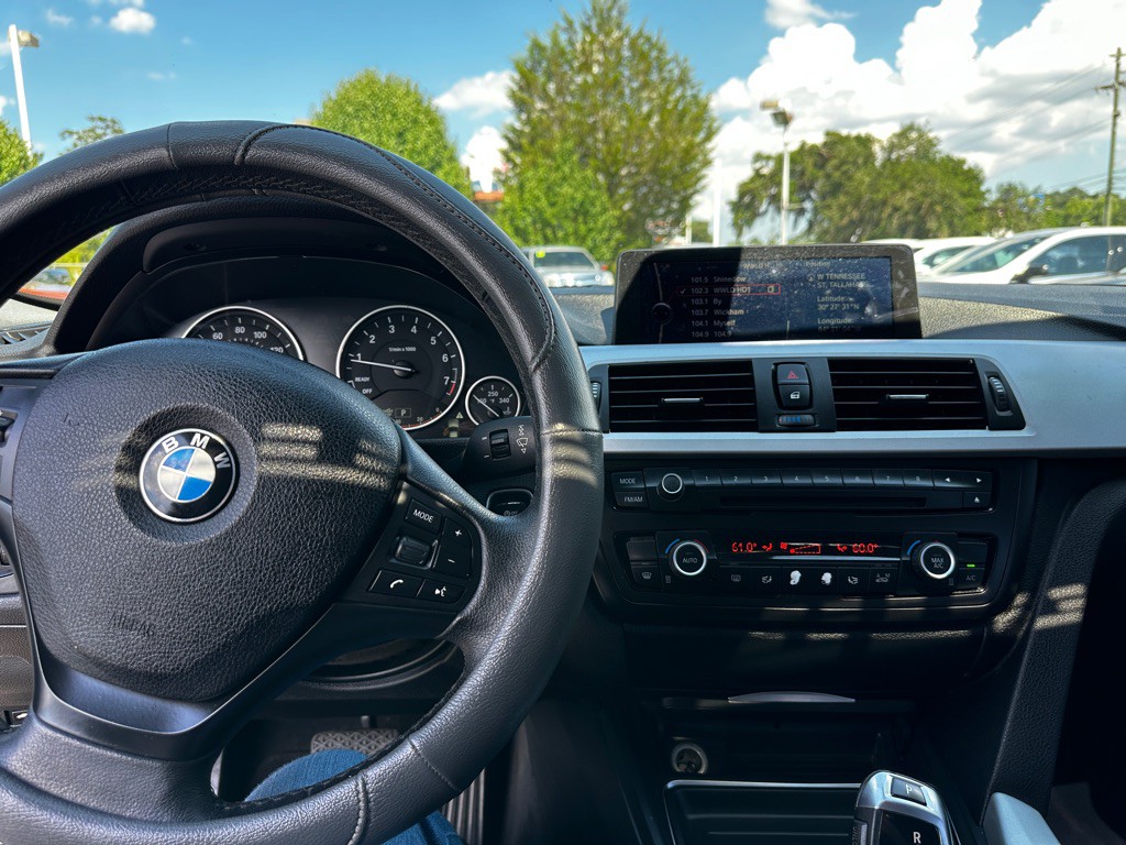 2013 BMW 3 Series Image 8