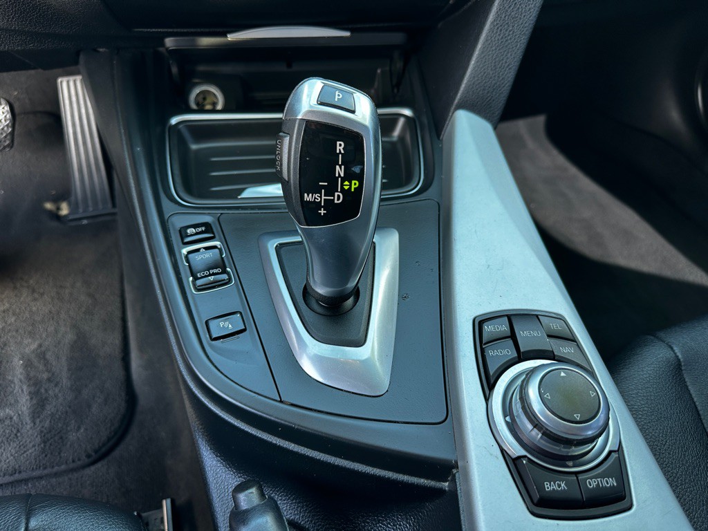 2013 BMW 3 Series Image 10