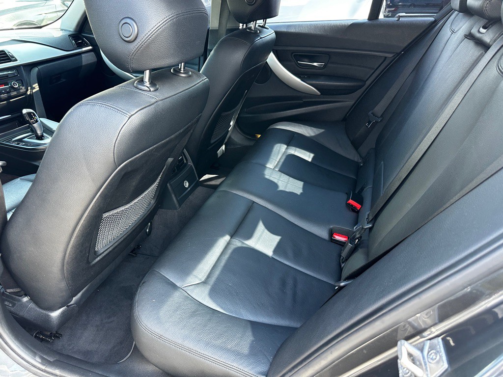 2013 BMW 3 Series Image 13