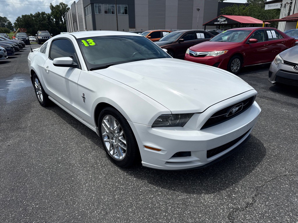 2013 Ford Mustang Image 2