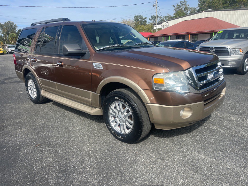 2011 Ford Expedition Image 2