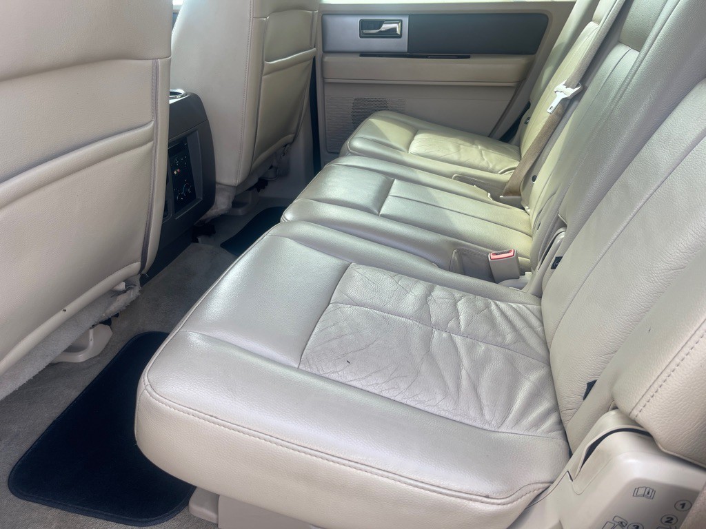 2011 Ford Expedition Image 8