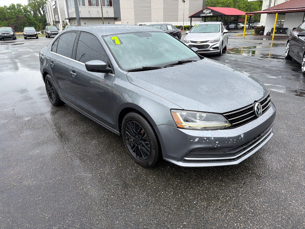 2017 Volkswagen Jetta Image 2