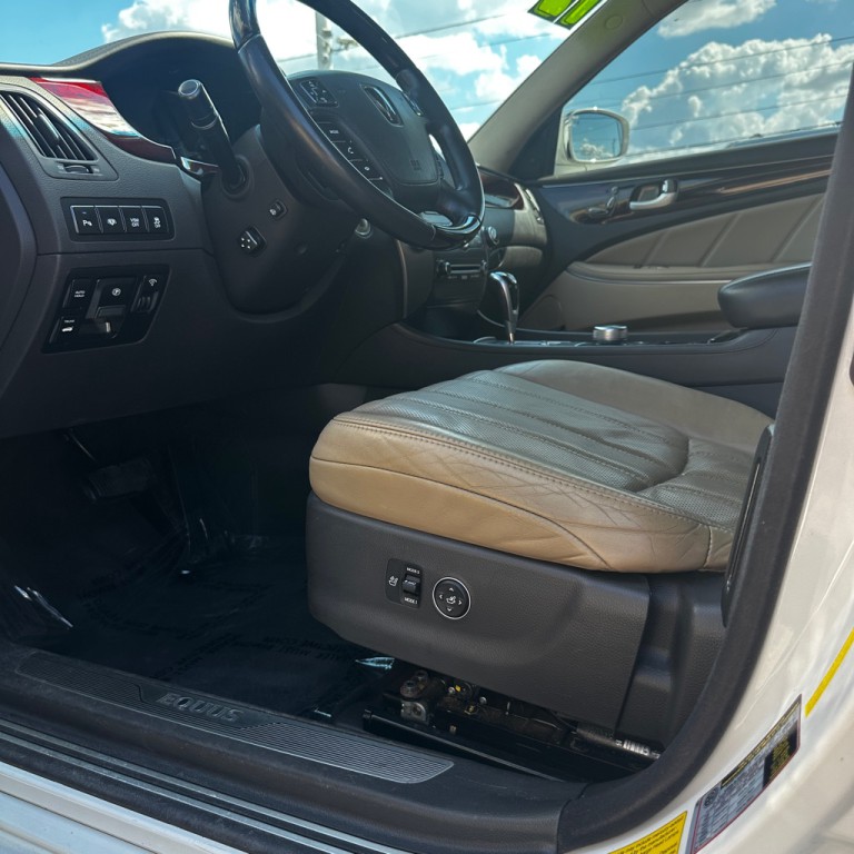 2012 Hyundai Equus Image 6