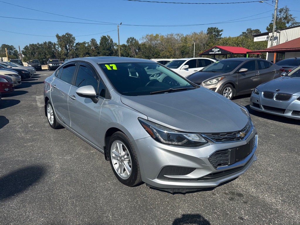 2017 Chevrolet Cruze Image 2