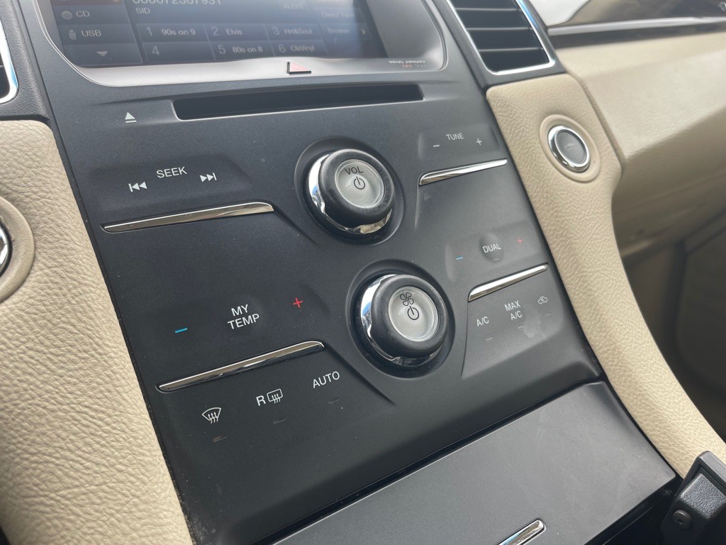 2015 Ford Taurus Image 3