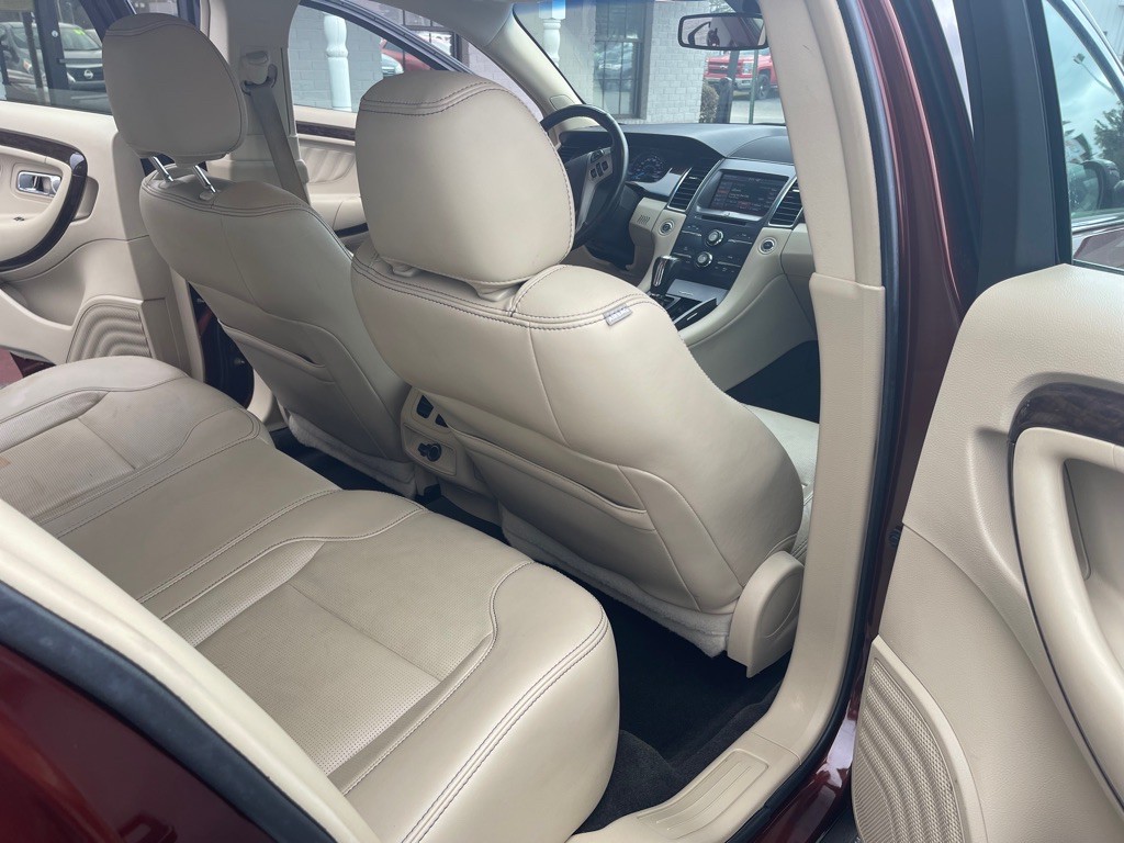 2015 Ford Taurus Image 8