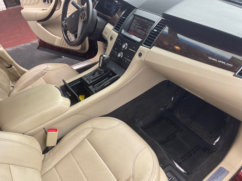 2015 Ford Taurus Image 11