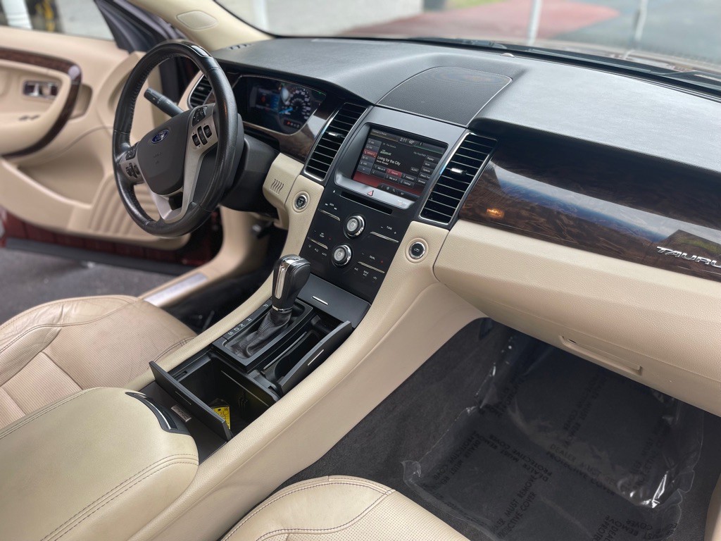 2015 Ford Taurus Image 20