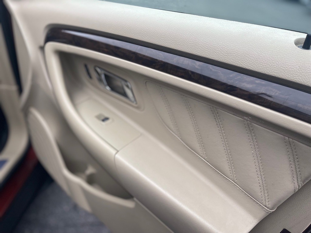 2015 Ford Taurus Image 29