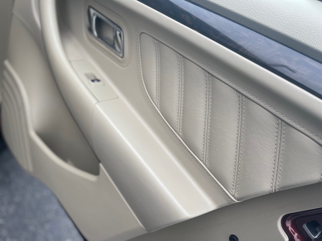 2015 Ford Taurus Image 30