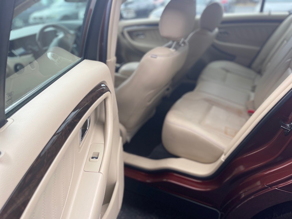 2015 Ford Taurus Image 31