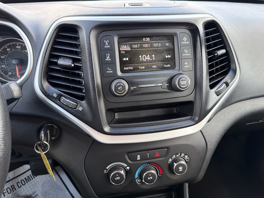 2018 Jeep Cherokee Image 11