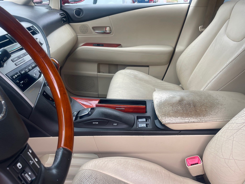 2010 Lexus RX Image 10