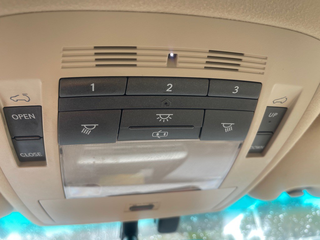 2010 Lexus RX Image 17