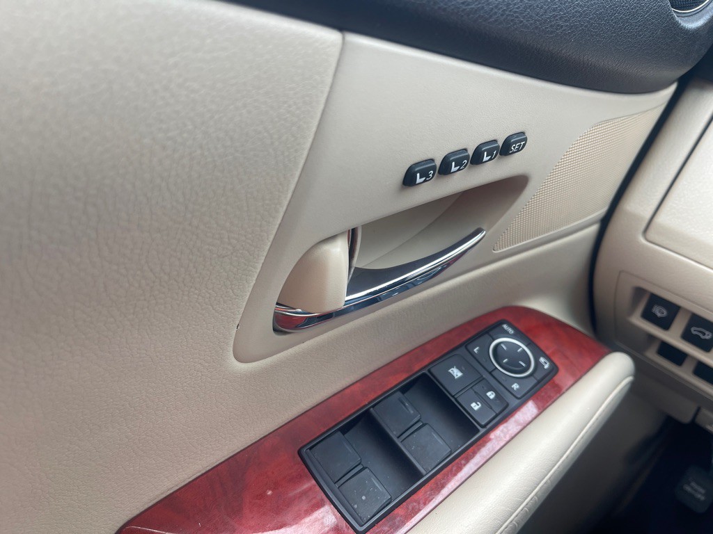 2010 Lexus RX Image 19