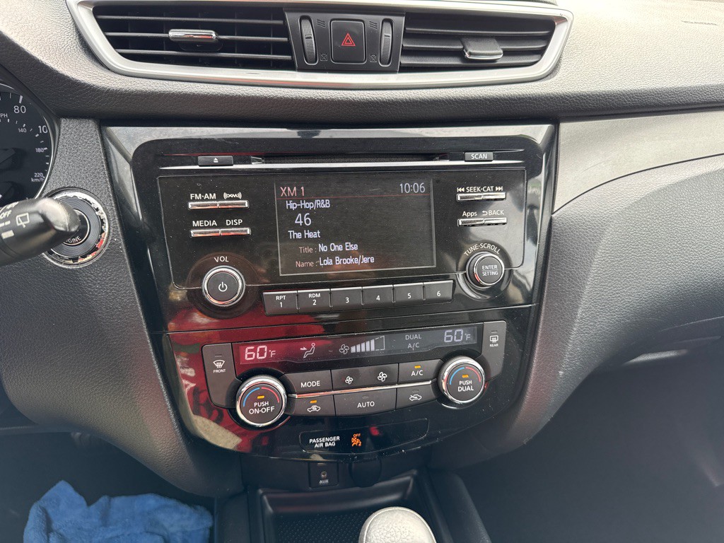 2016 Nissan Rogue Image 11