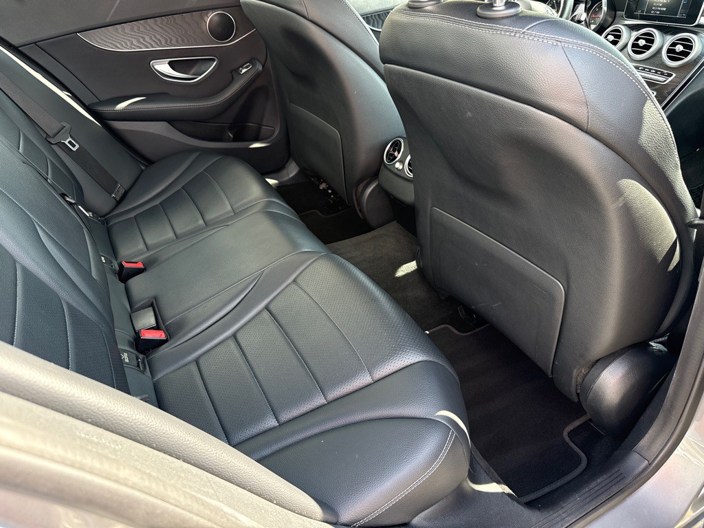 2016 Mercedes-Benz C-Class Image 8