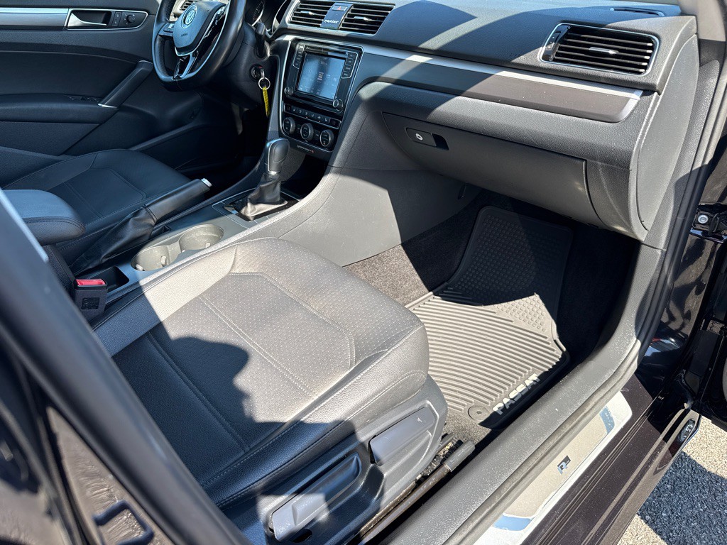 2018 Volkswagen Passat Image 9