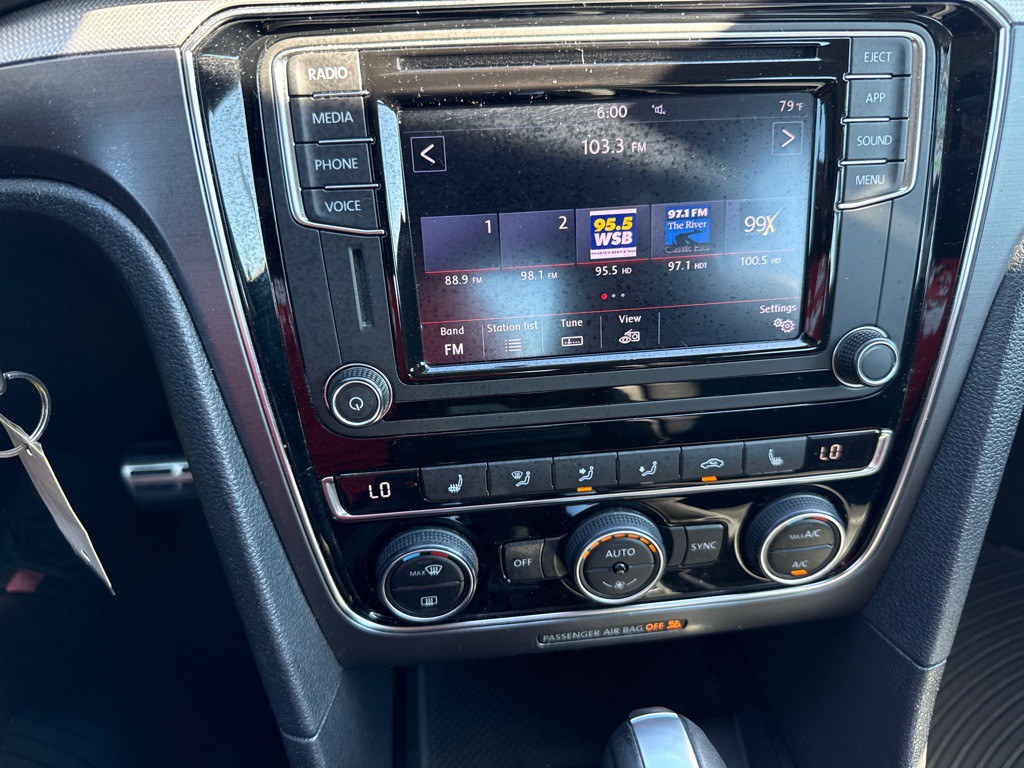 2018 Volkswagen Passat Image 12