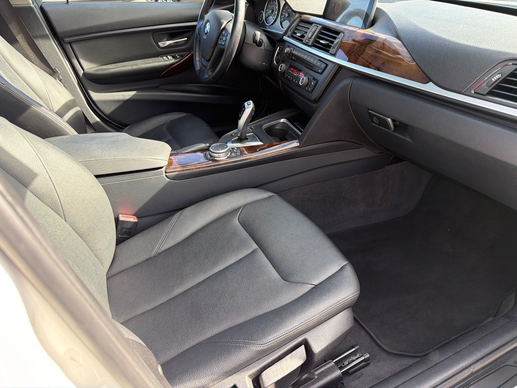 2015 BMW 3 Series Image 7
