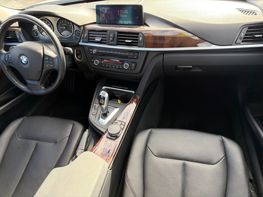 2015 BMW 3 Series Image 9