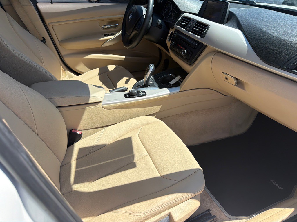 2015 BMW 3 Series Image 8