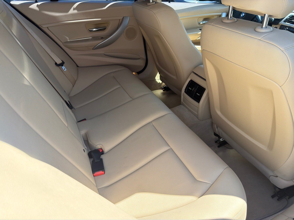 2015 BMW 3 Series Image 9