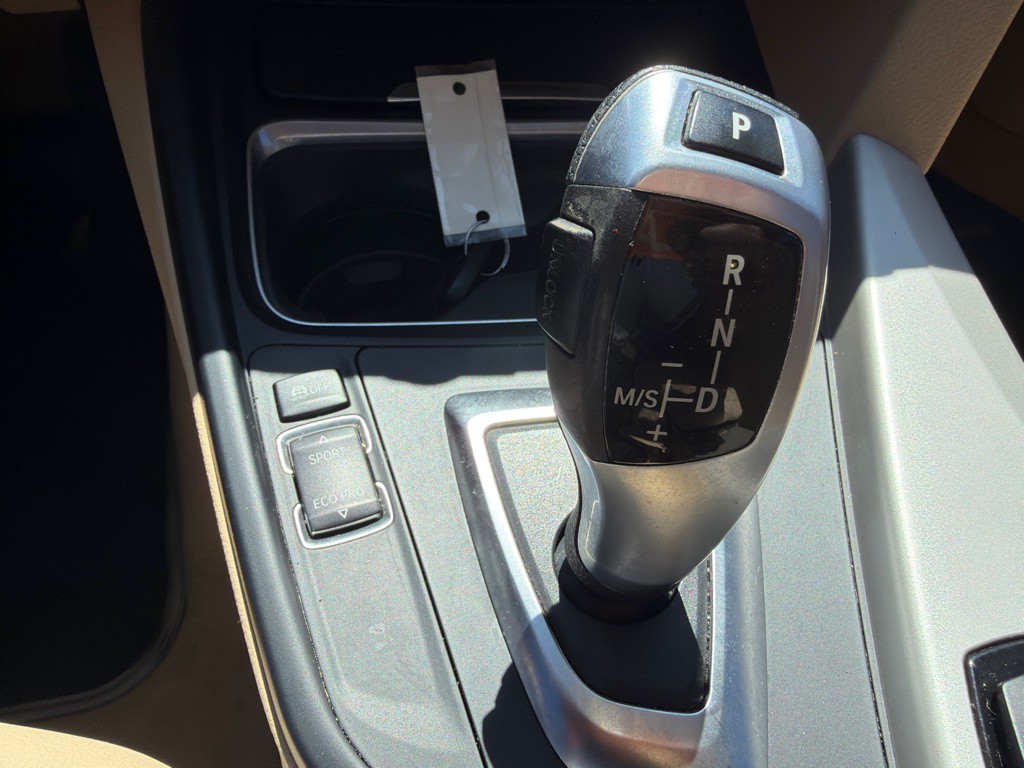 2015 BMW 3 Series Image 12