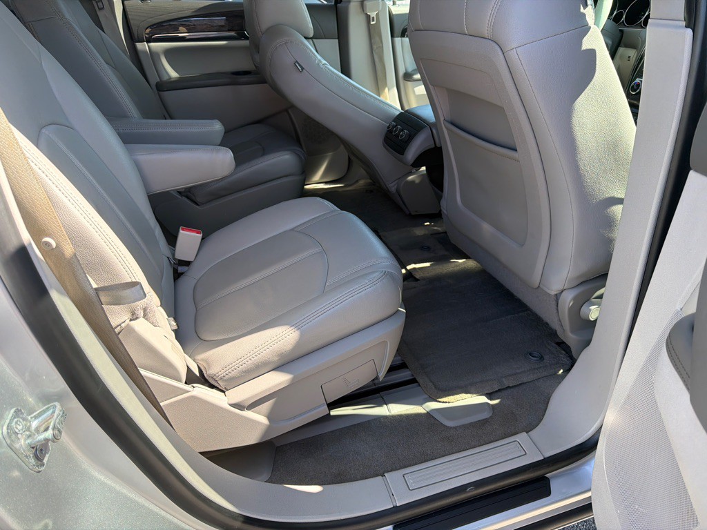 2016 Buick Enclave Image 9