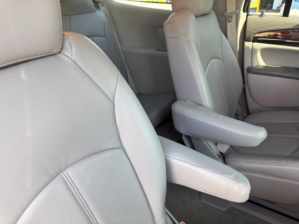 2016 Buick Enclave Image 10