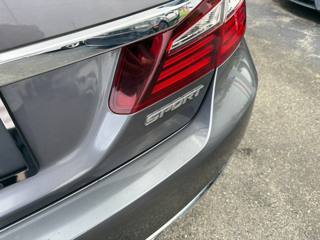 2017 Honda Accord Image 5