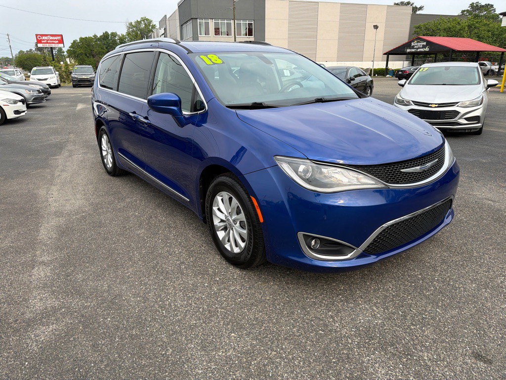 2018 Chrysler Pacifica Image 2
