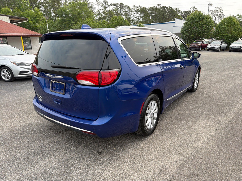 2018 Chrysler Pacifica Image 3