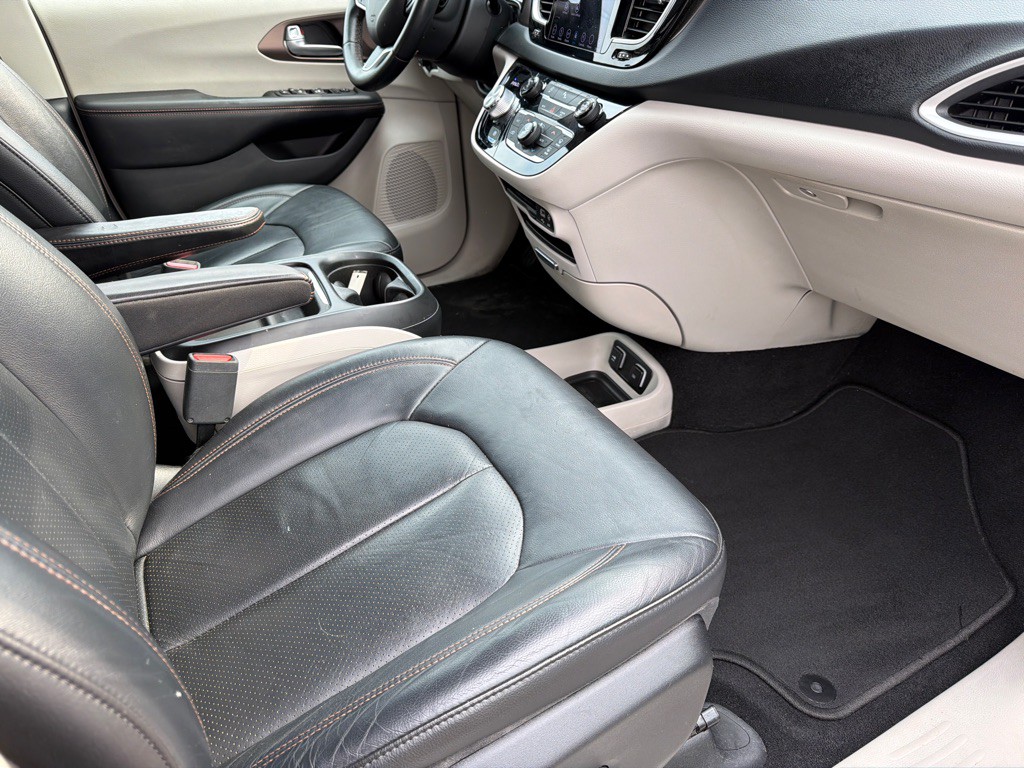 2018 Chrysler Pacifica Image 7