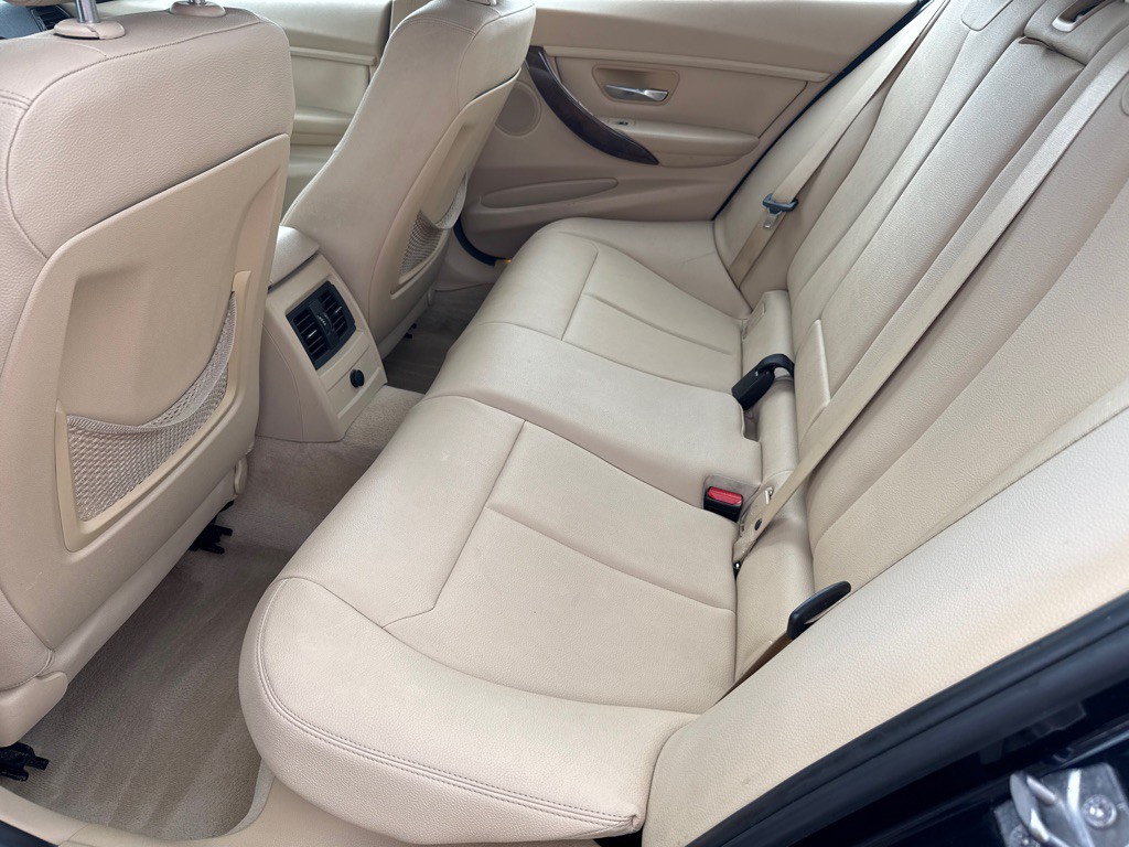 2013 BMW 3 Series Image 7
