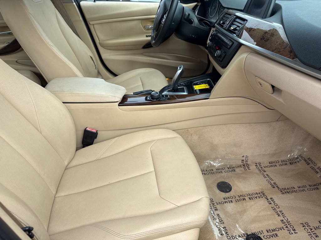 2013 BMW 3 Series Image 8
