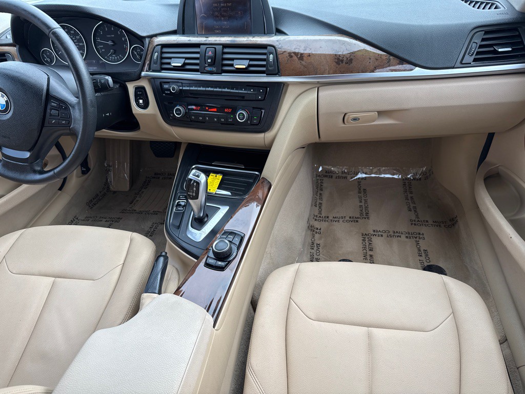 2013 BMW 3 Series Image 10