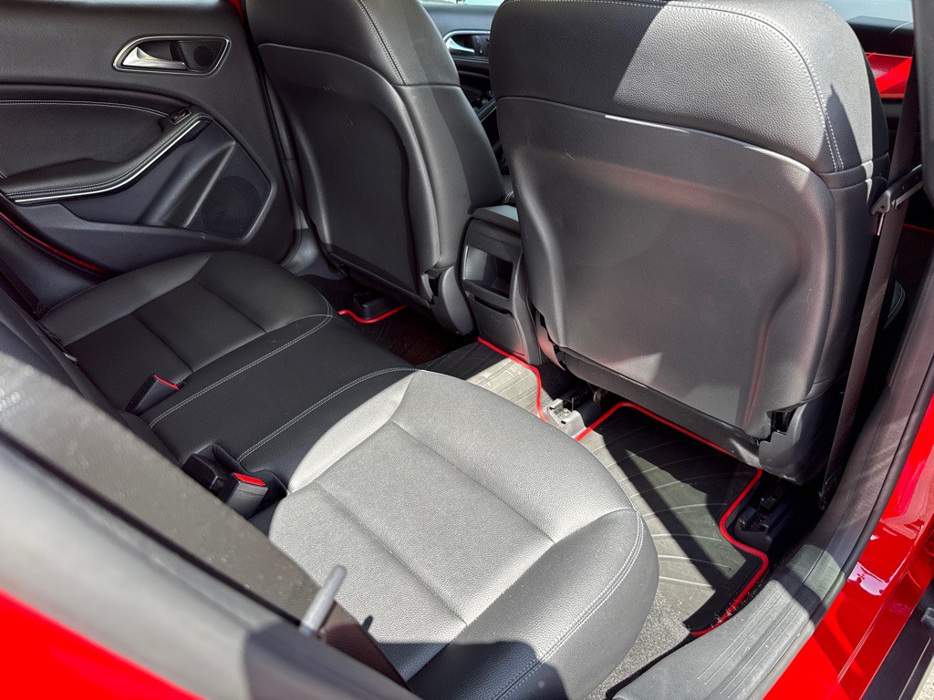 2015 Mercedes-Benz GLA-Class Image 9