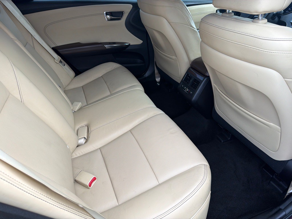 2015 Toyota Avalon Image 9
