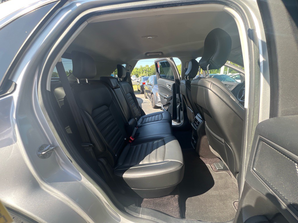 2017 Ford Edge Image 9