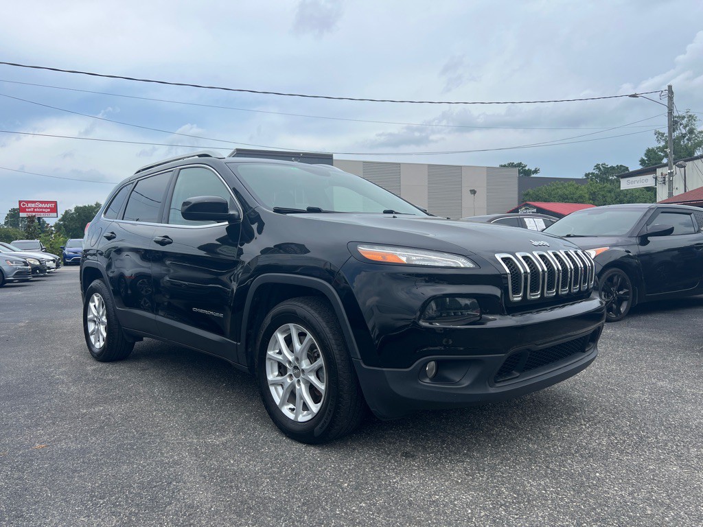 2017 Jeep Cherokee Image 2
