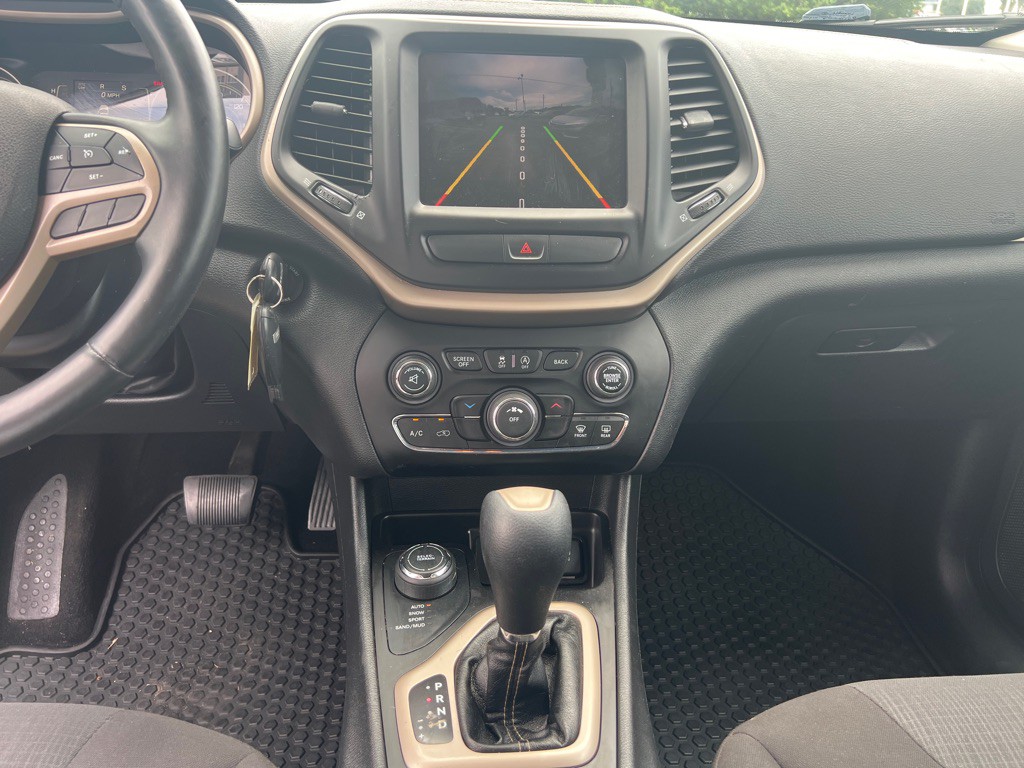 2017 Jeep Cherokee Image 13